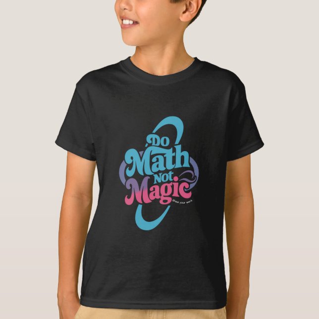 Camiseta Faça Matemática Não Mágica Amantes da Matemática  (Frente)