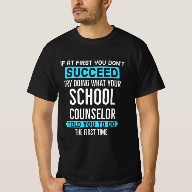 Camiseta Faça o que seu Conselheiro de Escola lhe disse pri (Frente)