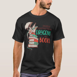 Camiseta Fácil Distração Por Dragões E Livros