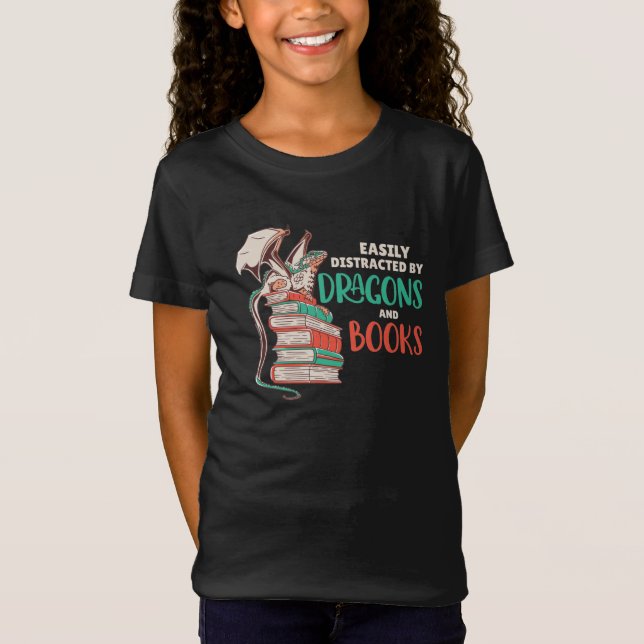 Camiseta Fácil Distração Por Dragões E Livros (Frente)