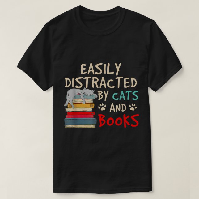 Camiseta Fácil distração por gatos e livros 1 (Frente do Design)