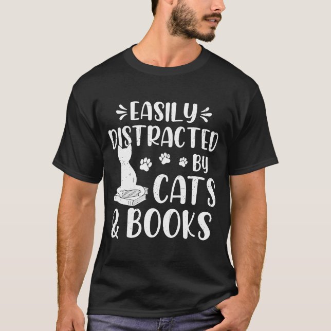 Camiseta Fácil Distração Por Gatos E Livros Gatos Gatos E B (Frente)