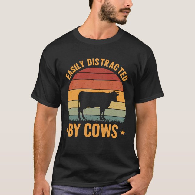 Camiseta Fácil Distração Por Vacas (Frente)