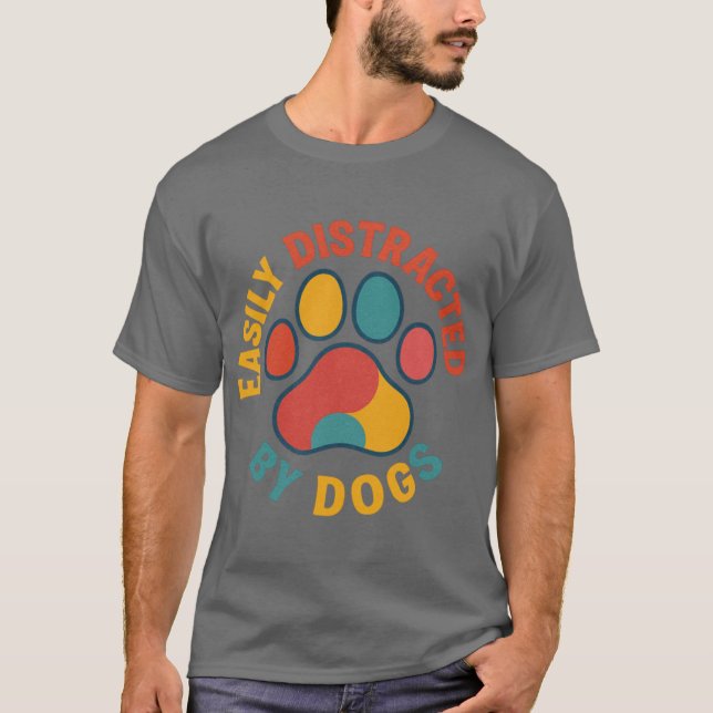 Camiseta Facilmente Distraído engraçado (Frente)