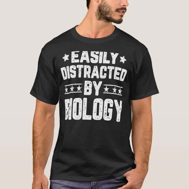 Camiseta Facilmente Distraído Pela Biologia Biológica Biolo (Frente)