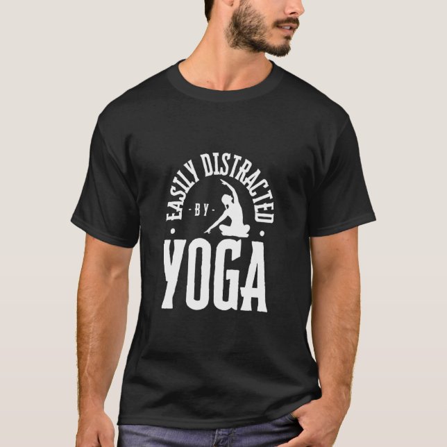 Camiseta Facilmente Distraído pelo Yoga Instrutor de Yoga E (Frente)