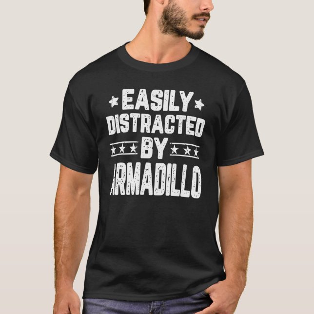 Camiseta Facilmente Distraído Por Armadillo Armadillo (Frente)