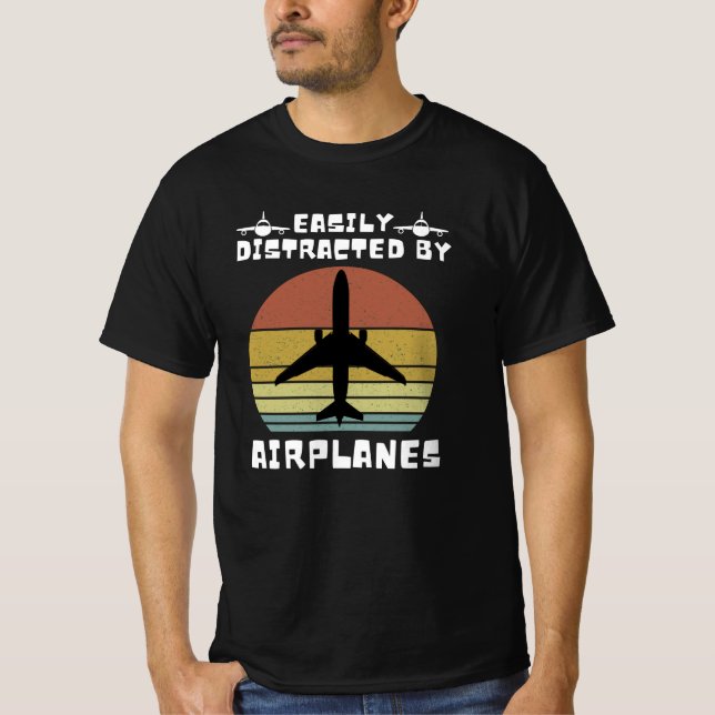 Camiseta Facilmente Distraído Por Aviões (Frente)