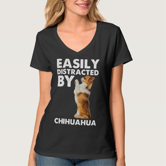 Camiseta Facilmente Distraido Por Chihuahua (Frente)