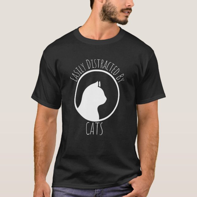 Camiseta Facilmente Distraído Por Gatos (Frente)
