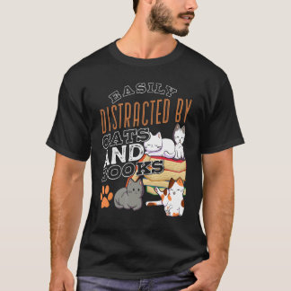 Camiseta Facilmente Distraído Por Gatos e Livros Gato Preto