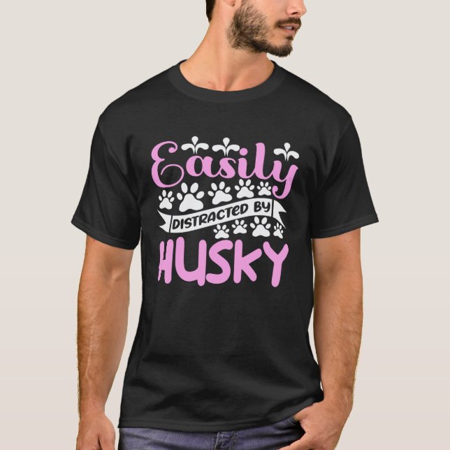 Camiseta Facilmente Distraído Por Husky Husky (Frente)