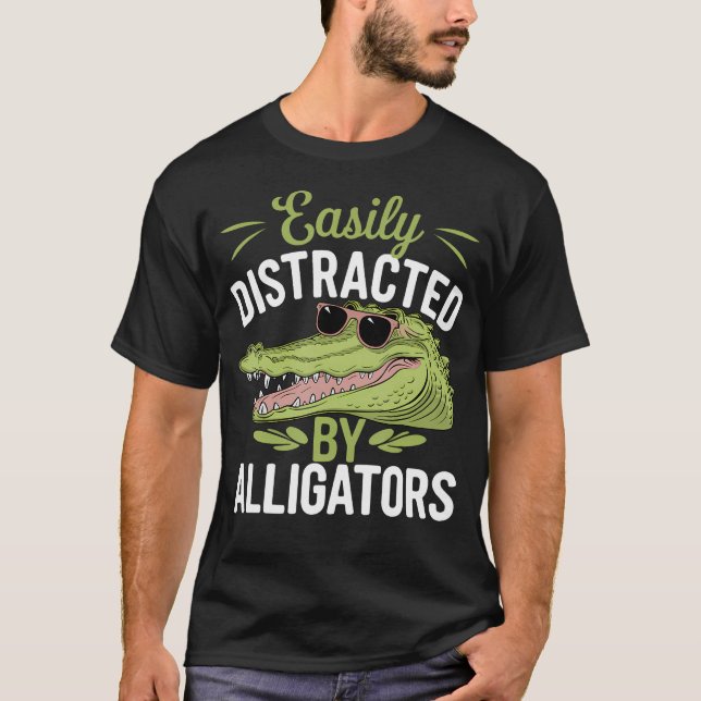 Camiseta Facilmente Distraído Por Jacarés Piada De Jacaré (Frente)