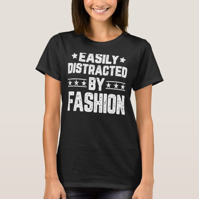 Camiseta Facilmente Distraído Por Moda De Moda Projetando (Frente)