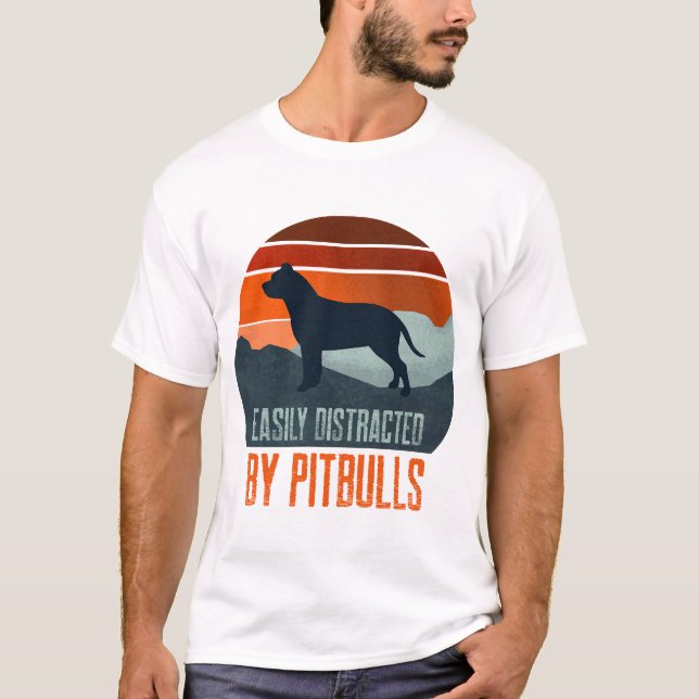 Camiseta Facilmente Distraído Por Passeios De Cães Pitbulls (Frente)