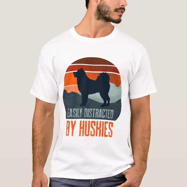 Camiseta Facilmente Distraído Por Passeios De Huskies (Frente)