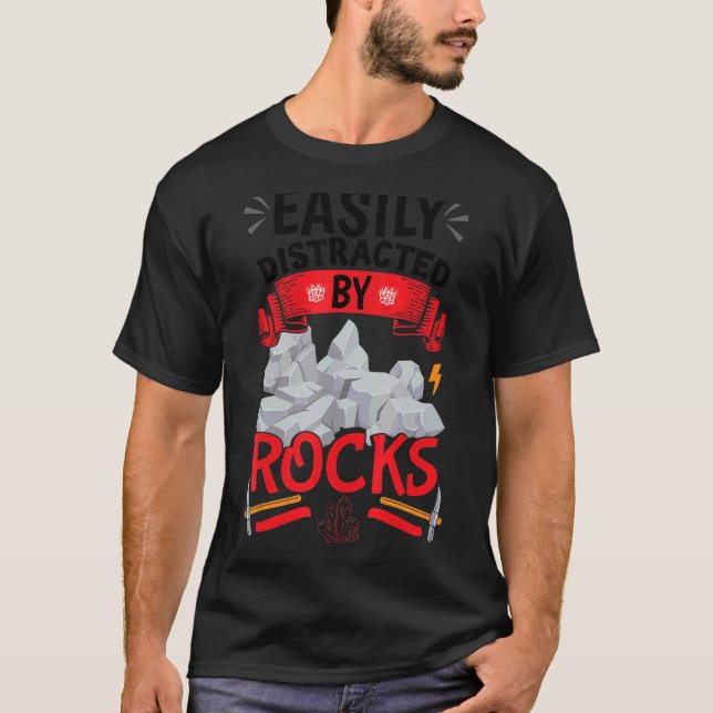 Camiseta Facilmente Distraído Por Rocks Rock Roupa (Frente)