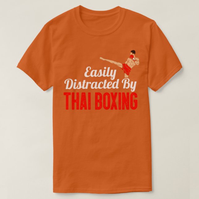 Camiseta Facilmente Distraído Por Tai Boxing (Frente do Design)