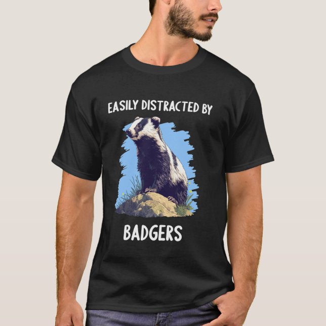 Camiseta Facilmente distraído por texugos texugo (Frente)