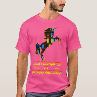 Camiseta Facilmente distraído por unicórnios e livros