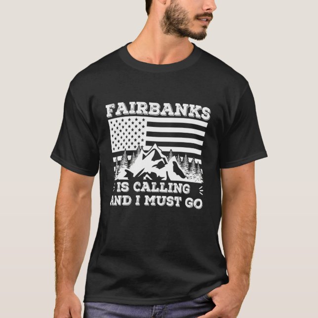 Camiseta Fairbanks Está Chamando E Eu Devo Ir Férias De Inv (Frente)