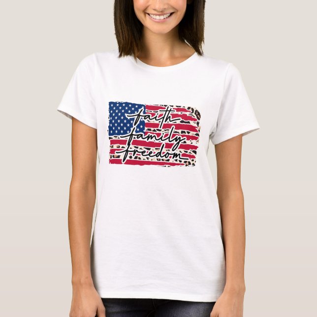 Camiseta Faith Family Freedom American Flag (Frente)