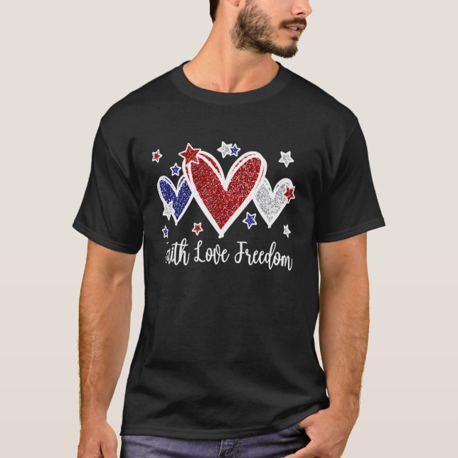 Camiseta Faith Love Freedom 4° De Julho Corações Cutes Patr (Frente)