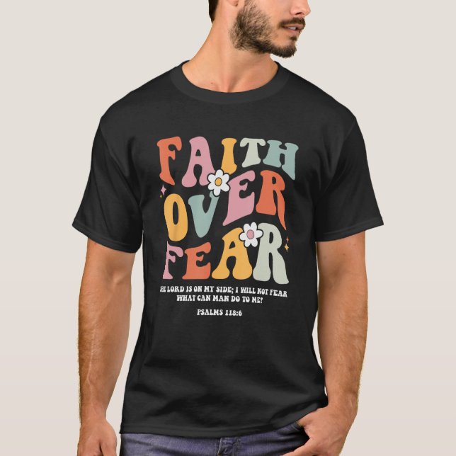 Camiseta Faith Over Fear Retro Christian Bible Verse Groovy (Frente)