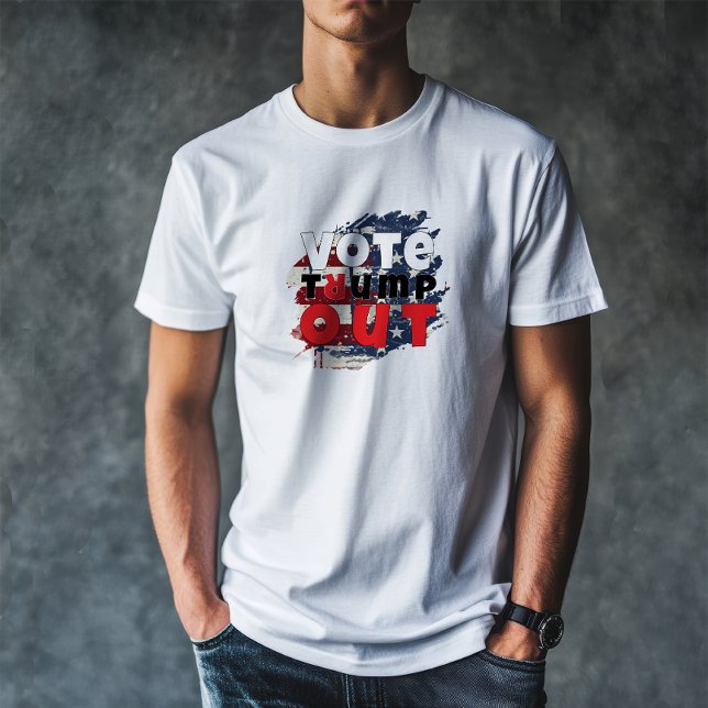 Camiseta Faixa de slogan de protesto anti-Trump (This "Vote Trump Out" T-Shirt is a simple and clear way to express your feelings about Donald Trump.)