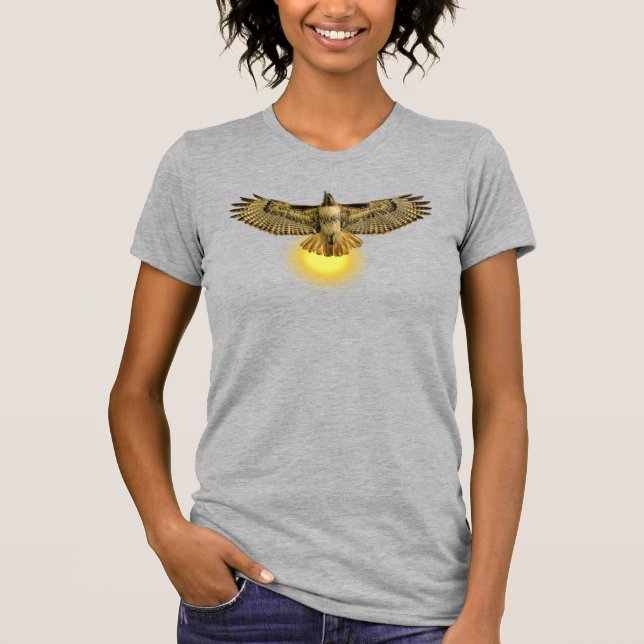 Camiseta Falcão-de-cauda-vermelha Voando com o Sol (Frente)