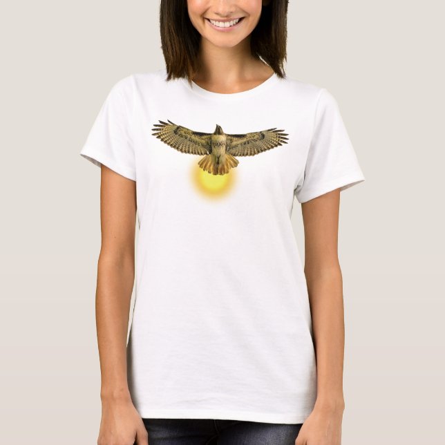 Camiseta Falcão-de-cauda-vermelha Voando com o Sol (Frente)
