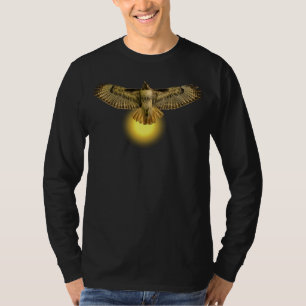 Camiseta Falcão-de-cauda-vermelha Voando em Direção ao Sol