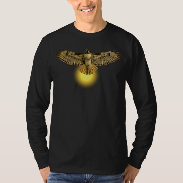 Camiseta Falcão-de-cauda-vermelha Voando em Direção ao Sol (Frente)