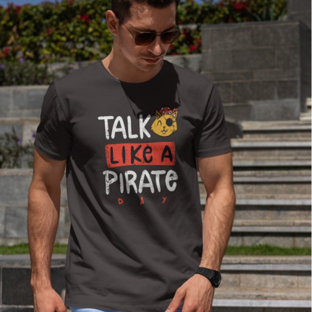 Camiseta Fale Como O Dia Pirata (Criador carregado)