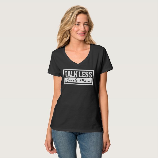 Camiseta Fale Menos Sorria Mais (Frente Completa)