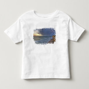 Camiseta Falésias marinhas captam a última luz do dia em Po