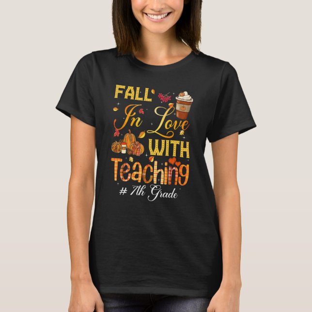 Camiseta Fall In Love With Teaching 7th Grade Teacher Stude (Frente)