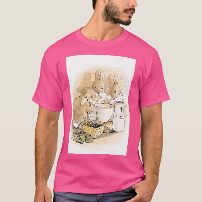 Camiseta Família De Coelhos Tendo Chá Por Beatrix Potter (Frente)