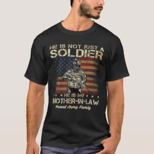 Camiseta Família Do Exército Ele Não É Apenas Um Soldad