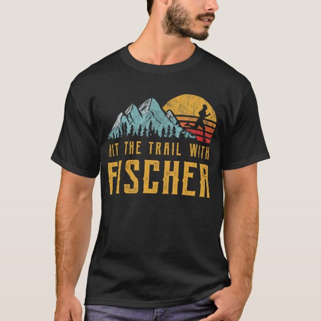 Camiseta Família FISCHER em funcionamento - Acerte o rastro (Frente)