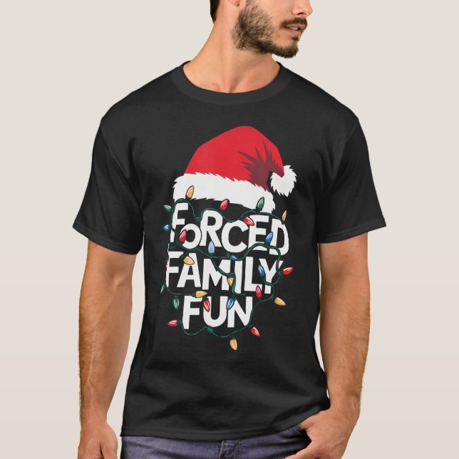 Camiseta Família Forçada Diversão Sarcástica Natal Engraçad (Frente)