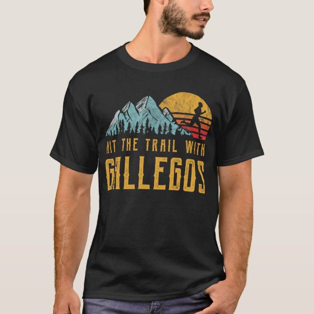 Camiseta Família GALLEGOS em execução - Acerte a trilha com (Frente)