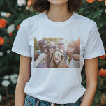 Camiseta Família Personalizada Personalizada de Amigos de I<br><div class="desc">Crie uma manutenção exclusiva e significativa com esta Camisa de três blendas personalizadas de fotos personalizadas e familiares. Personalize facilmente este design com a sua foto favorita, fazer-o perfeito para celebrar momentos especiais com entes queridos. O tecido de mistura tripla suave garante conforto enquanto mostra suas memórias de forma na...</div>