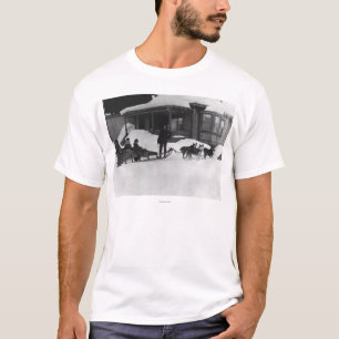 Camiseta Família que viaja pelo trenó do cão em Alaska