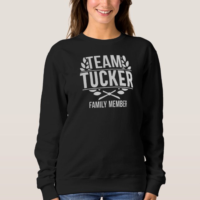 Camiseta Família Tucker, Membro Orgulhoso da Equipe (Frente)