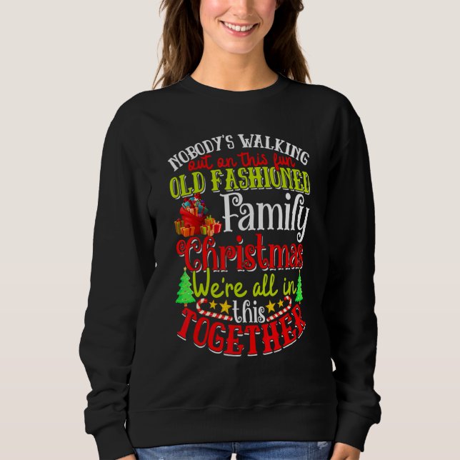 Camiseta Family Christmas Nobody's Walking Out On This Fun  (Frente)