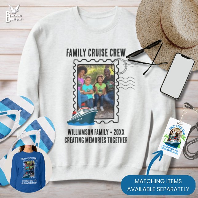 Camiseta FAMILY CRUISE CREW Postage Photo Holiday Travel (FAMILY CRUISE CREW sweatshirt with custom photo and text. Ideal for group destination vacations)