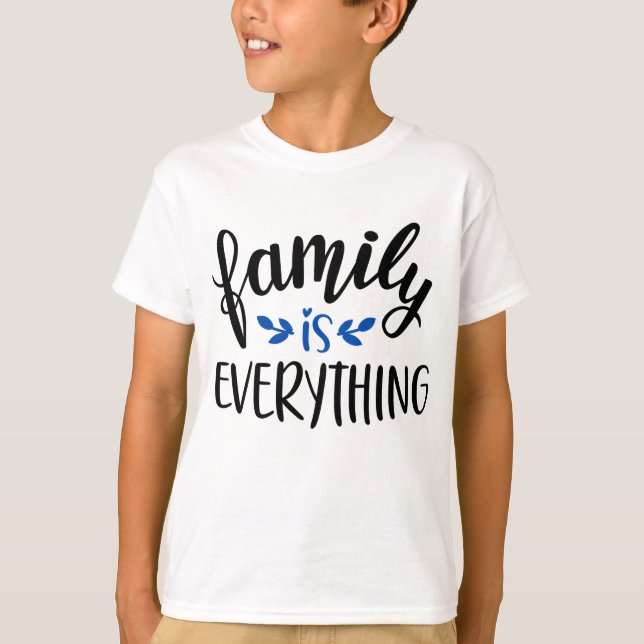 Camiseta "Family Is" Heart & Vine - Everything Sentiment  (Frente)