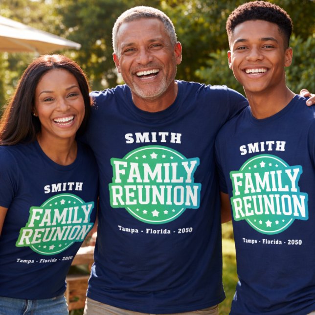 Camiseta Family Reunion  (Cousin Crew - Family Reunion - Matching Shirts. Modern logo style with family name. Vacation time)