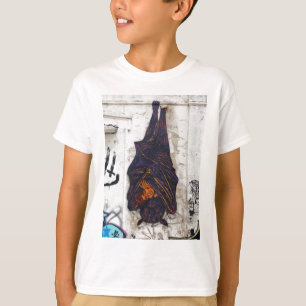 Camiseta Fantasia mural da raposa de vôo da arte da rua
